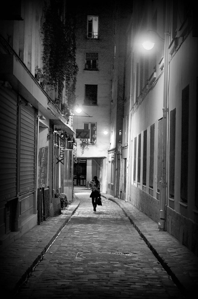 femme-passage-du-chantier.jpg